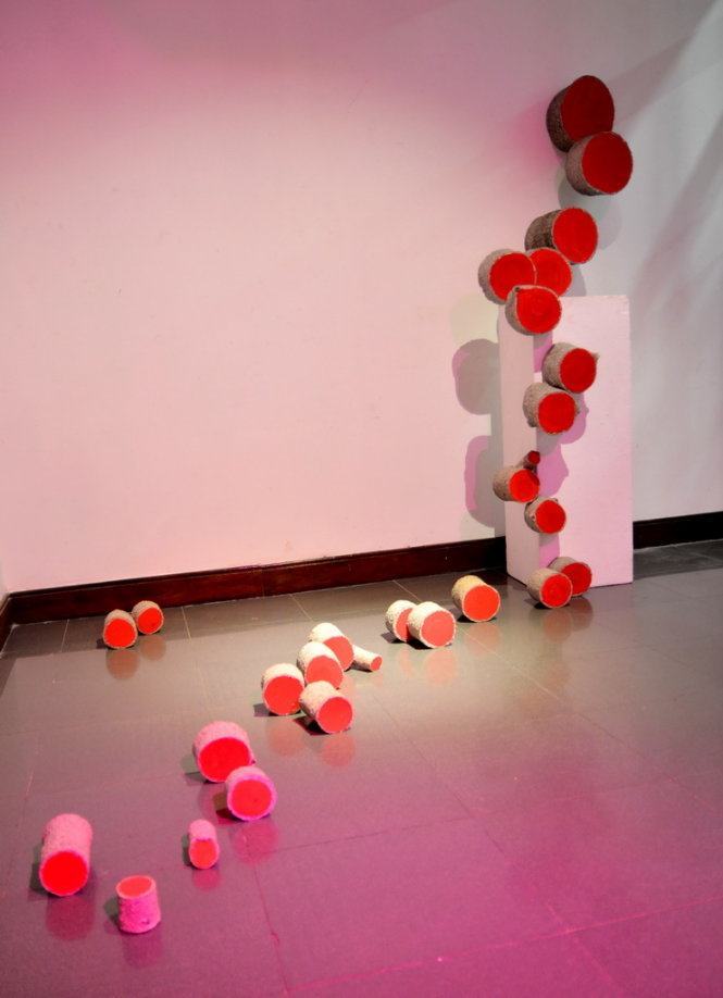 Thưởng thức tác phẩm điêu khắc dưới ánh sáng hồng&nbsp; 