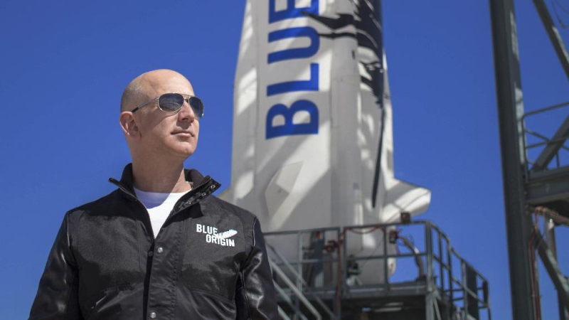 Tỉ phú Jeff Bezos  /// Blue Origin