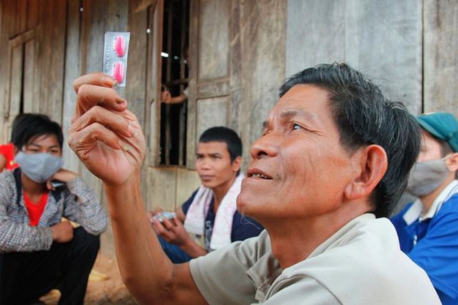 Tiêm chủng ngừa bạch hầu cho gần 900 học sinh, thầy cô giáo tại ổ dịch