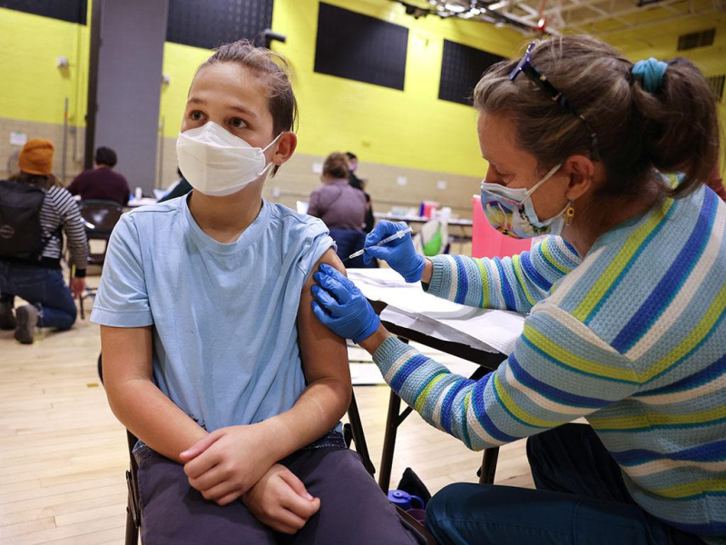 Tiêm vắc xin Covid-19 cho trẻ em giúp ngăn biến thể mới