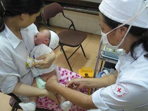 Tiêm vét vaccine sởi cho trẻ dưới 2 tuổi