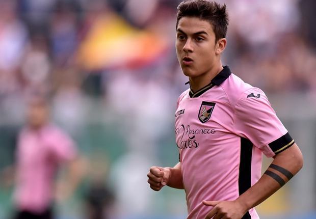 Tiền đạo lạ khiến M.U lòng đau như cắt