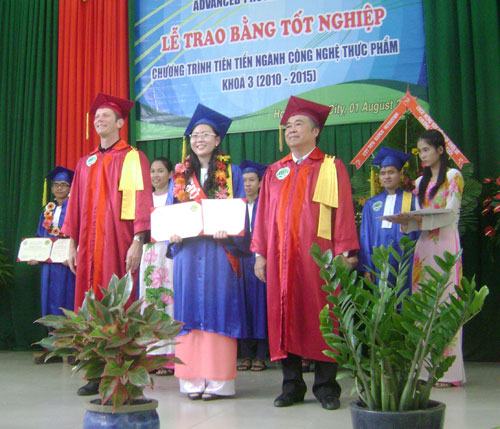 25 sinh viên tốt nghiệp chương trình tiên tiến