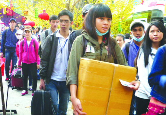 2.500 sinh viên khó khăn về quê ăn Tết