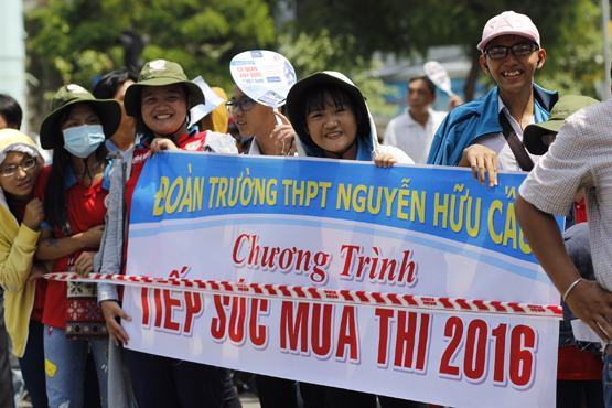 Tiếp sức cùng thí sinh ngoại thành