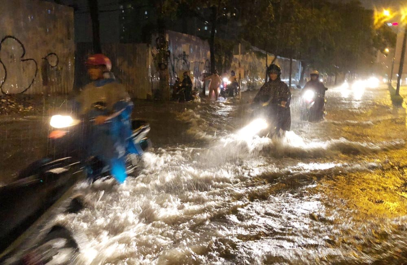 ngập nặng,Sài Gòn ngập,siêu máy bơm
