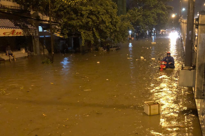 ngập nặng,Sài Gòn ngập,siêu máy bơm