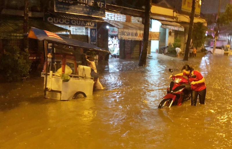 ngập nặng,Sài Gòn ngập,siêu máy bơm