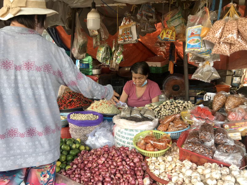 Tiểu thương, bán hàng rong kiệt quệ - ảnh 1