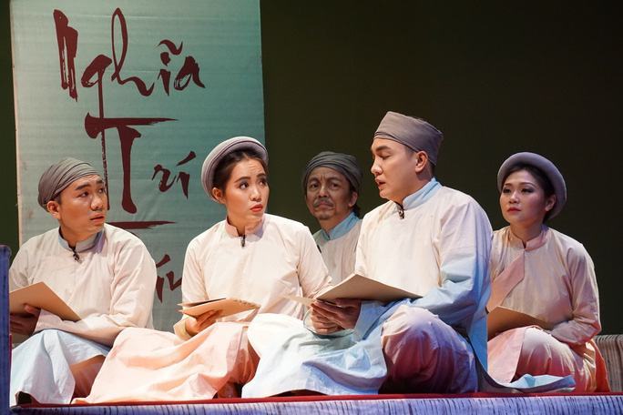 Tìm giải pháp làm trong sạch showbiz Việt