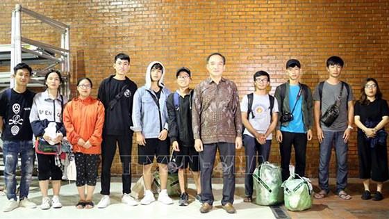 Tìm thấy 34 thi thể dưới đống đổ nát của nhà thờ sau động đất, sóng thần tại Indonesia ảnh 14