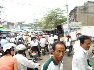 Cảnh kẹt xe hàng ngày trên đường Vạn Kiếp (Bình Thạnh). Ảnh: Tấn Trực