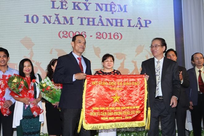 Trường TC Quang Trung kỷ niệm 10 năm thành lập và trao bằng tốt nghiệp cho 700 HS