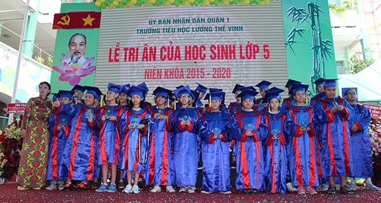 Học sinh lớp 5 tri ân thầy cô