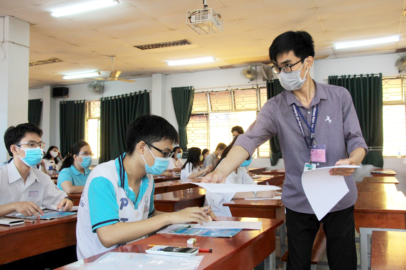 Tổ chức kỳ thi tuyển sinh riêng, tránh “trăm hoa đua nở”