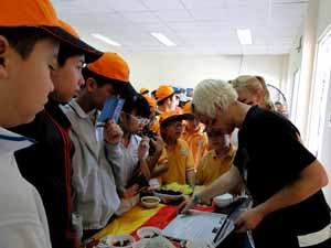 Tổ chức sinh viên quốc tế giao lưu với học sinh VASS