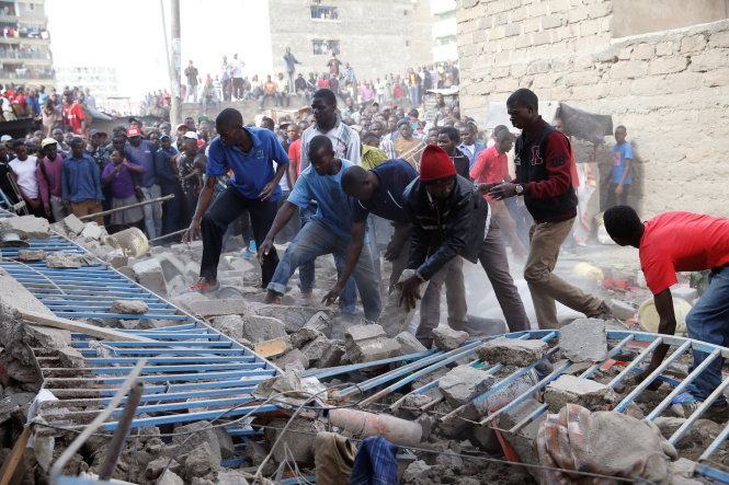 Tòa nhà chung cư đổ sập, rất nhiều người mất tích 