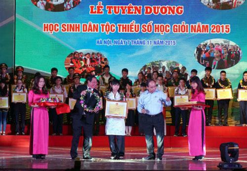 Tuyên dương 122 học sinh dân tộc thiểu số xuất sắc