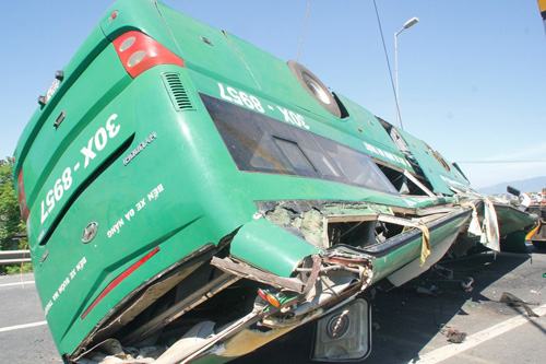 Tốc độ xe khách Mai Linh trước khi lật là 69 km/giờ