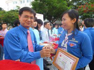 Tôn vinh 37 điển hình thanh niên làm theo lời Bác