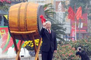 Tổng Bí thư đánh trống khai hội báo xuân 2015