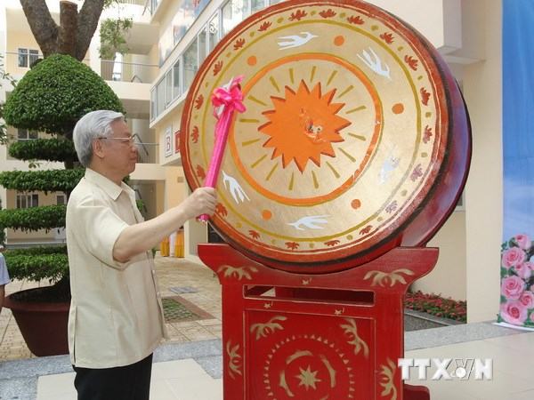 Tổng Bí thư dự Lễ khai giảng tại trường THPT Nguyễn Gia Thiều