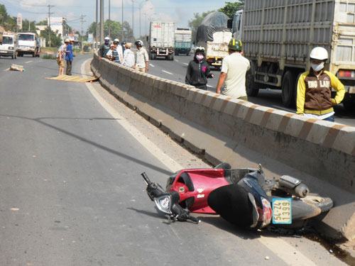 Tông dải phân cách Quốc lộ 51, thanh niên tử vong