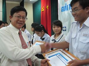 Tổng kết Giải Trần Đại Nghĩa lần VII năm học 2009 – 2010: Giúp học sinh nâng cao kiến thức