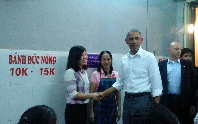 Tổng thống Obama thưởng thức bún chả Hà Nội 