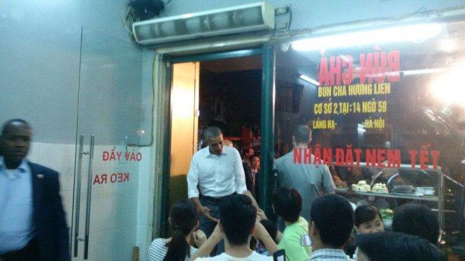 Tổng thống Obama thưởng thức bún chả Hà Nội 