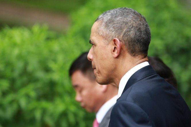 Tổng thống Obama và Chủ tịch Quốc hội thăm nhà sàn Bác Hồ 