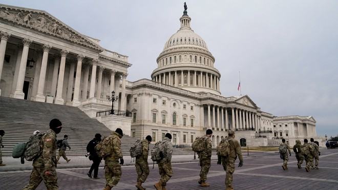 Vệ binh Quốc gia Mỹ bảo vệ Điện Capitol sau vụ bạo loạn ngày 6.1 /// Reuters