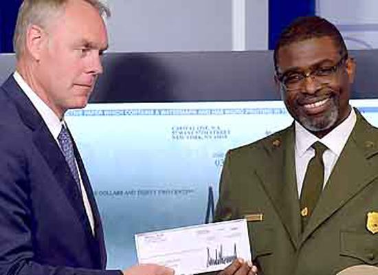 Tổng thống Trump tặng lương cho công viên quốc gia