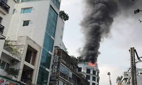 Cháy khách sạn 4 sao ở trung tâm TP