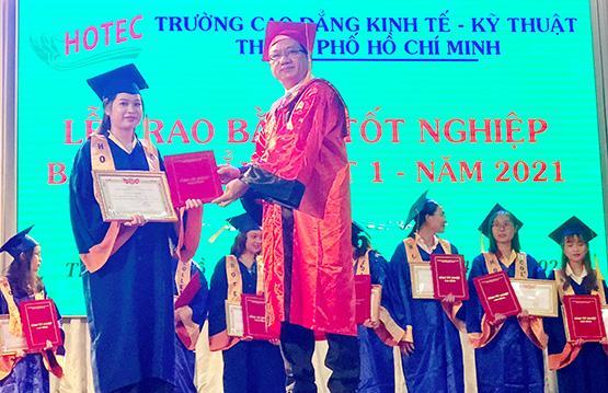 Trường CĐ Kinh tế – Kỹ thuật TP.HCM: Gần 30% sinh viên tốt nghiệp xuất sắc, giỏi