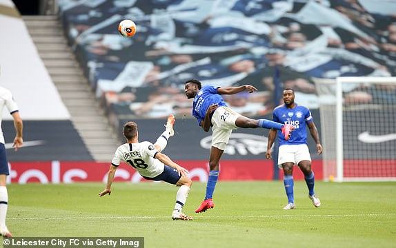 Tottenham 3-0 Leicester: Nụ cười Mourinho, nụ cười M.U