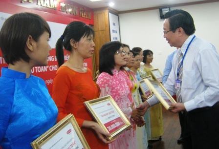 TPHCM: 2 tỷ đồng bảo hiểm nhân thọ cho 100 GV khó khăn