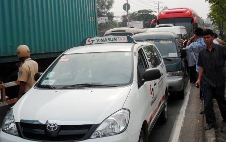 TPHCM: 4 ô tô “cắn đuôi” nhau trên quốc lộ 1A