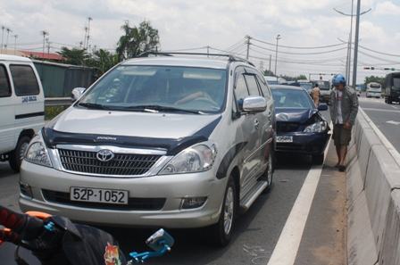 TPHCM: 7 ô tô tông nhau liên hoàn trên đường cao tốc