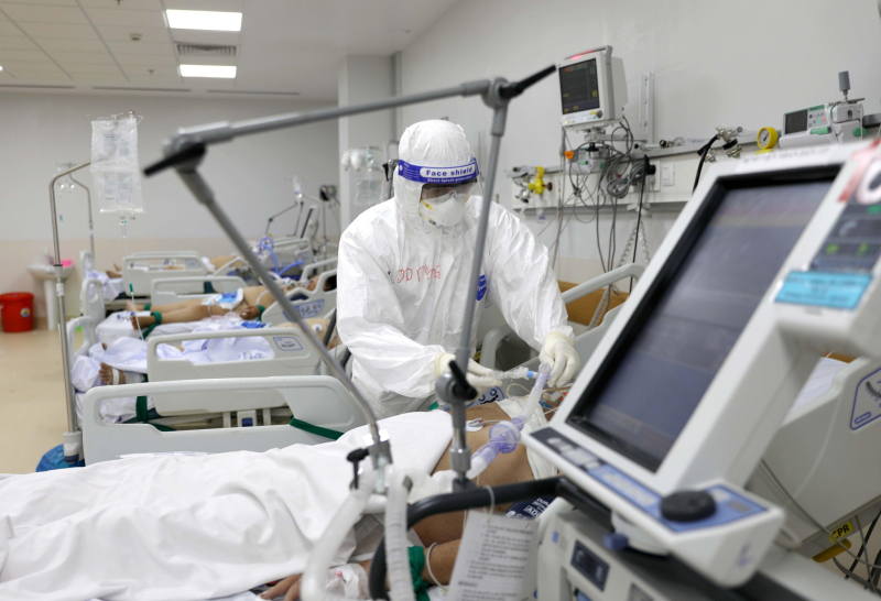 TP.HCM cho phép cơ sở y tế tư nhân thu phí điều trị bệnh nhân Covid-19 - ảnh 1