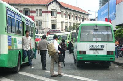 TPHCM: Đề nghị ưu tiên đường cho xe buýt