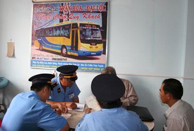 TPHCM: Đình chỉ doanh nghiệp “phá giá” vé xe Tết