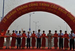 TP.HCM: Đưa cầu Rạch Chiếc mới vào sử dụng