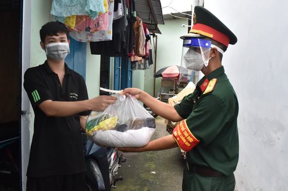 TPHCM phân bổ 14.549 tấn gạo hỗ trợ người dân khó khăn