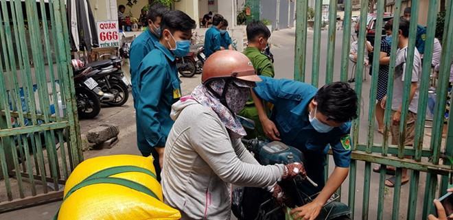 TP.HCM phong tỏa chung cư Hòa Bình sau khi phát hiện ca nhiễm Covid-19 thứ 48 - ảnh 2