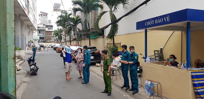 TP.HCM phong tỏa chung cư Hòa Bình sau khi phát hiện ca nhiễm Covid-19 thứ 48 - ảnh 4