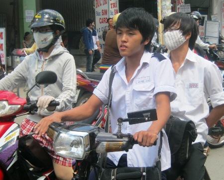 TPHCM: Phụ huynh cam kết con em không vi phạm luật Giao thông