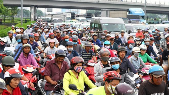 Phó chủ tịch UBND TP.HCM Trần Vĩnh Tuyến khẳng định TP.HCM không có chủ trương cấm xe máy /// Ảnh Khả Hòa