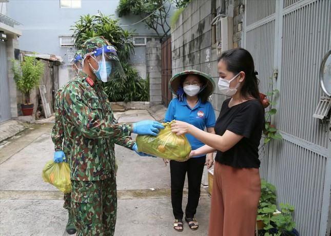 TPHCM: Số ca tử vong vẫn cao, tăng cường nguồn lực phòng chống dịch COVID-19 ảnh 3