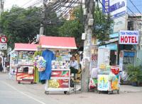 Quy định này sẽ giúp TP có một nguồn thu lớn từ vỉa hè mà lâu nay chưa quản lý được. (Ảnh: Tùng Nguyên)